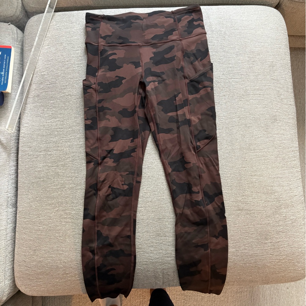 LULULEMON CROP LEGGINGS